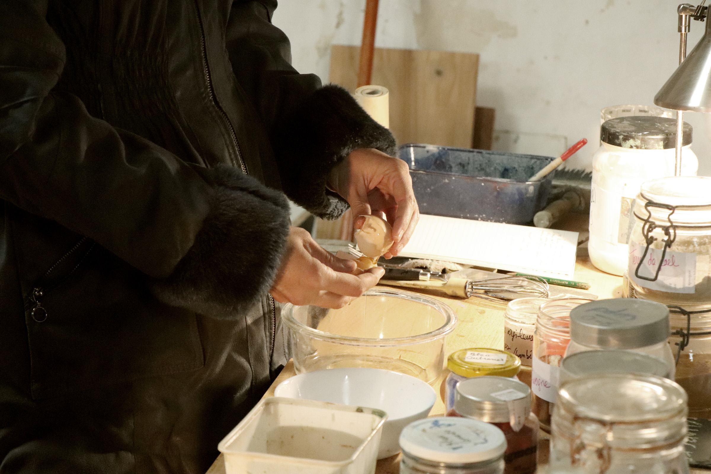 Préparation peinture à l'oeuf