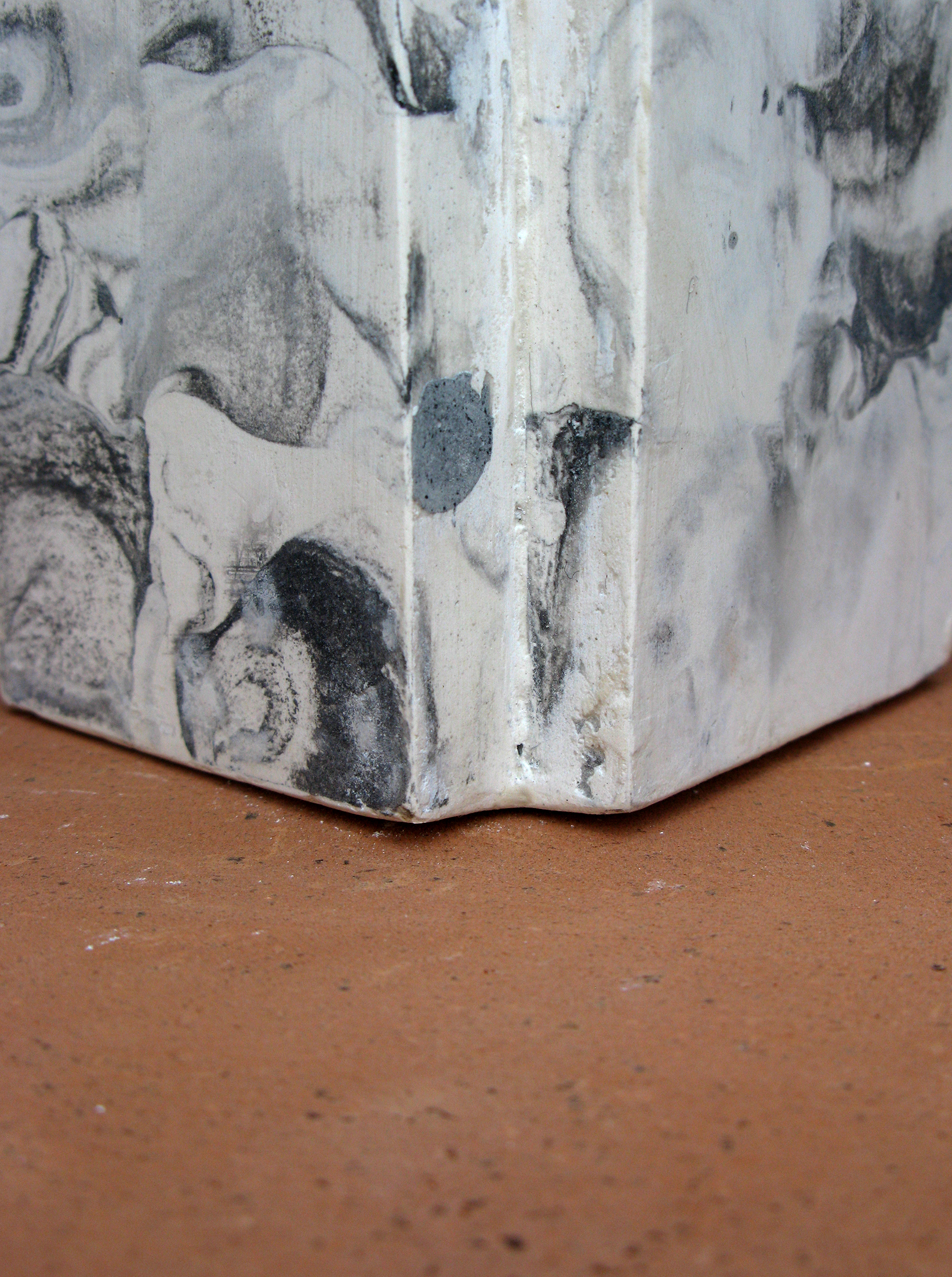 détail sculpture en plâtre marbré